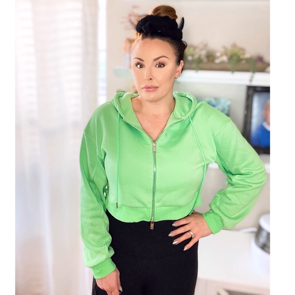 🎀HOST PICK🎀 Cropped women’s hooded zip up sweatshirt